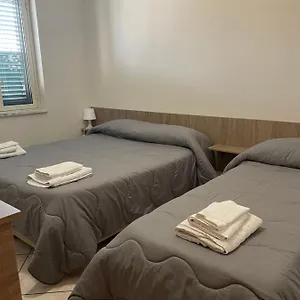 Airport Tourist's House Катания